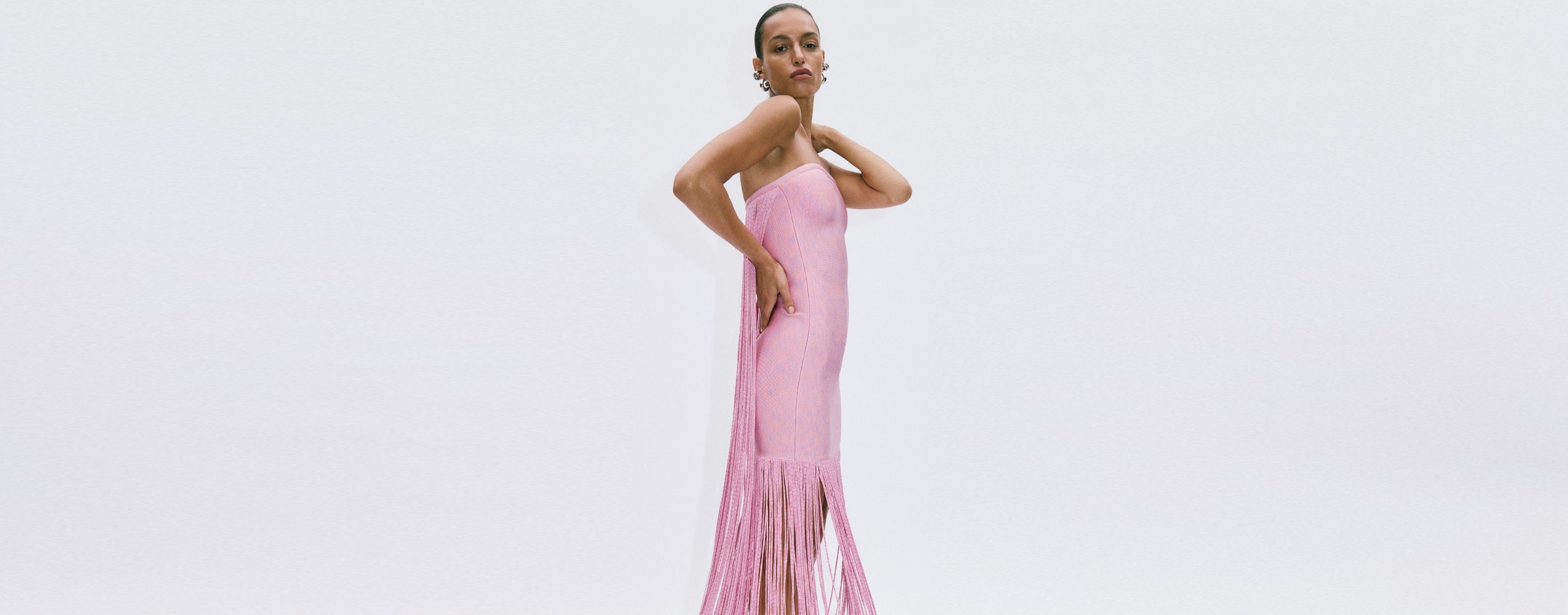 herve leger long dress sale Herv Lger White Bandage Midi length silhouette is fitted through the hips Green Herve Leger Fringe Maxi