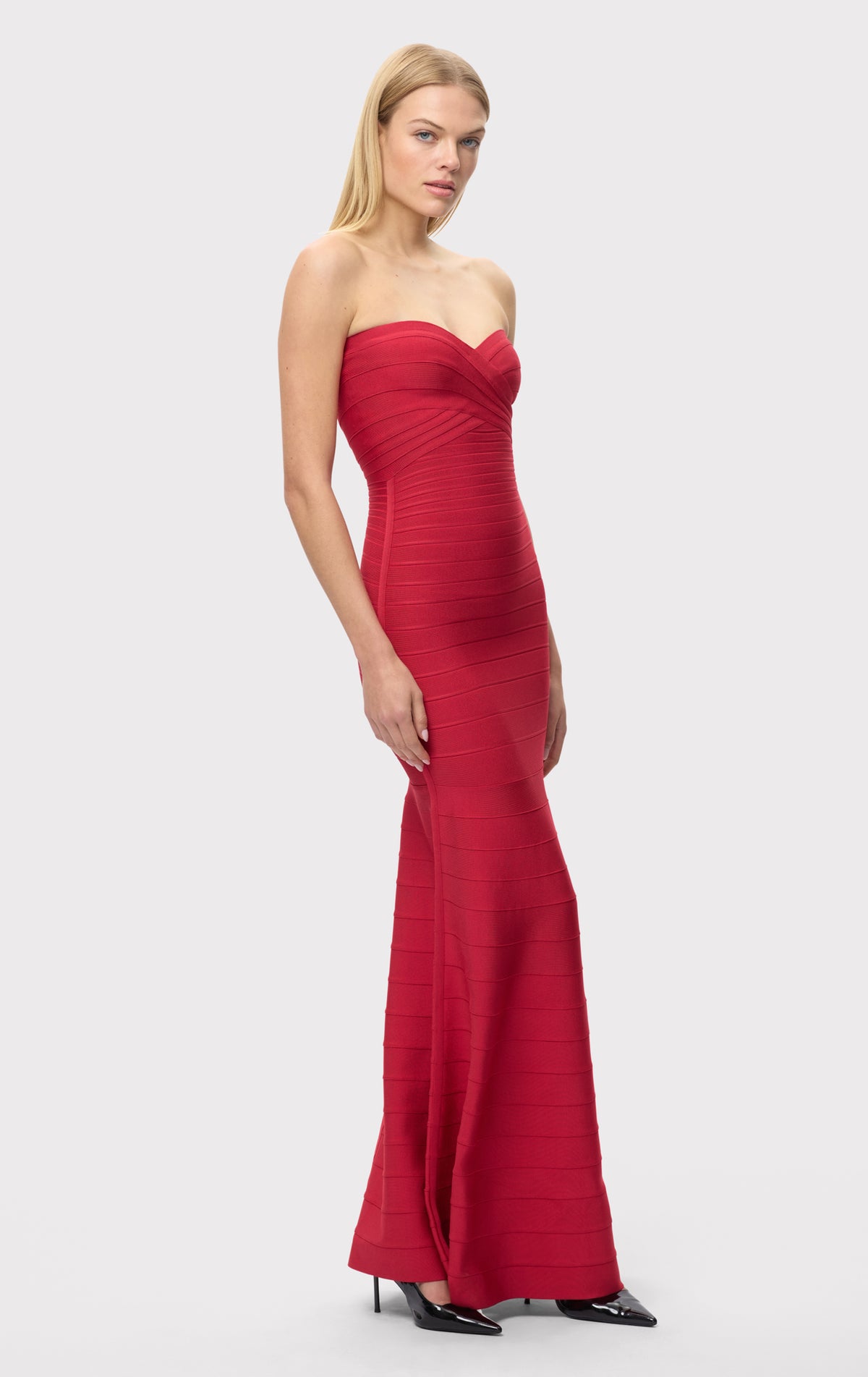 The Sara Gown Lipstick Red / M